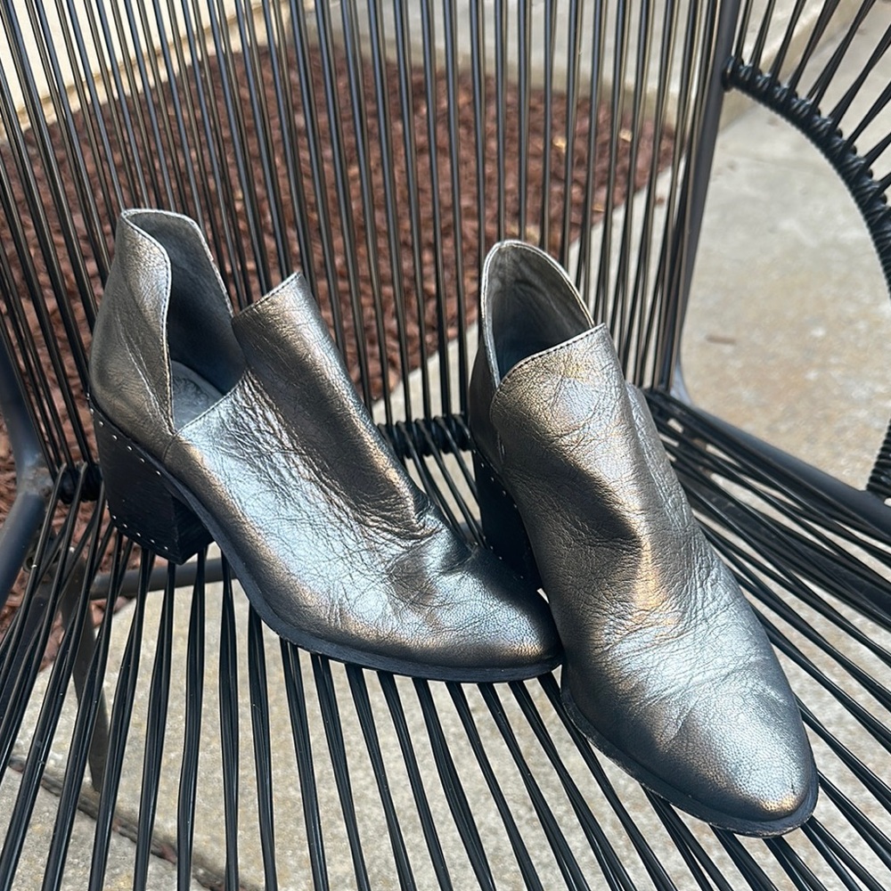 Western Vince Camuto (Pewter/Metallic) Ankle Booties
